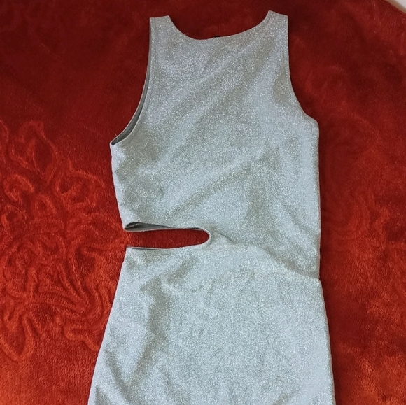 H&M Partywear Dress One Time Use Only - Picture 6 of 6